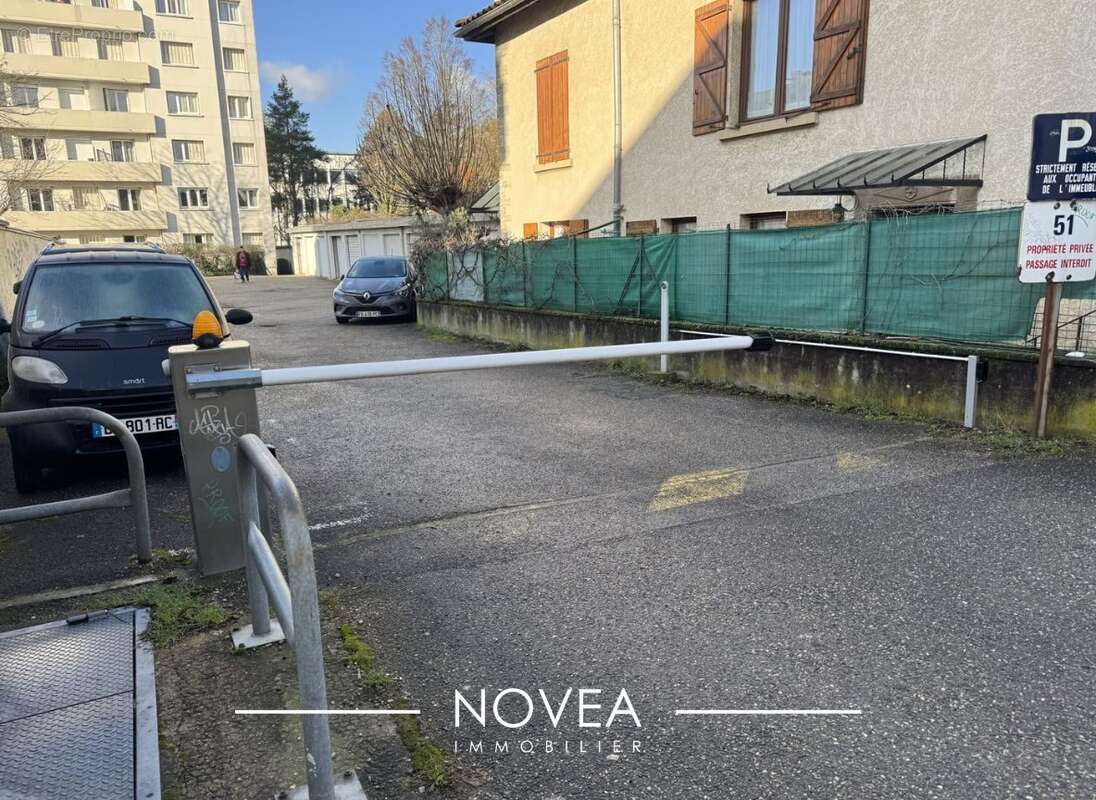Parking à LYON-4E