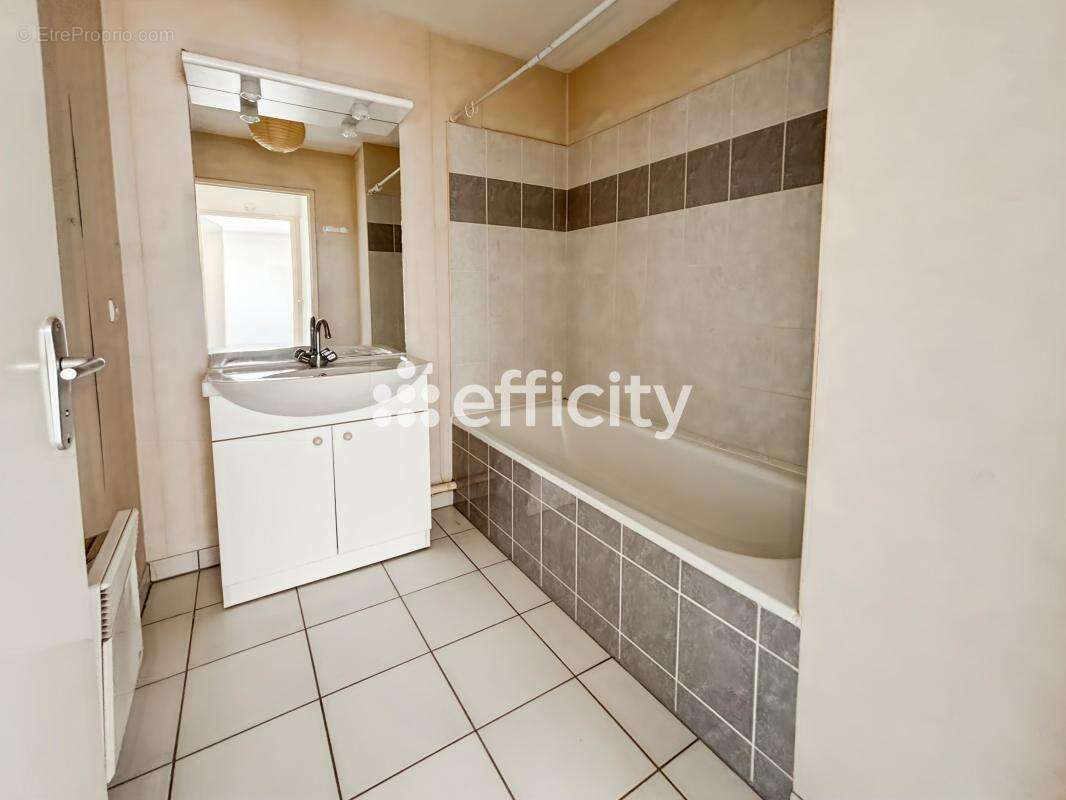 Appartement à SAINT-JEAN-D'ANGELY