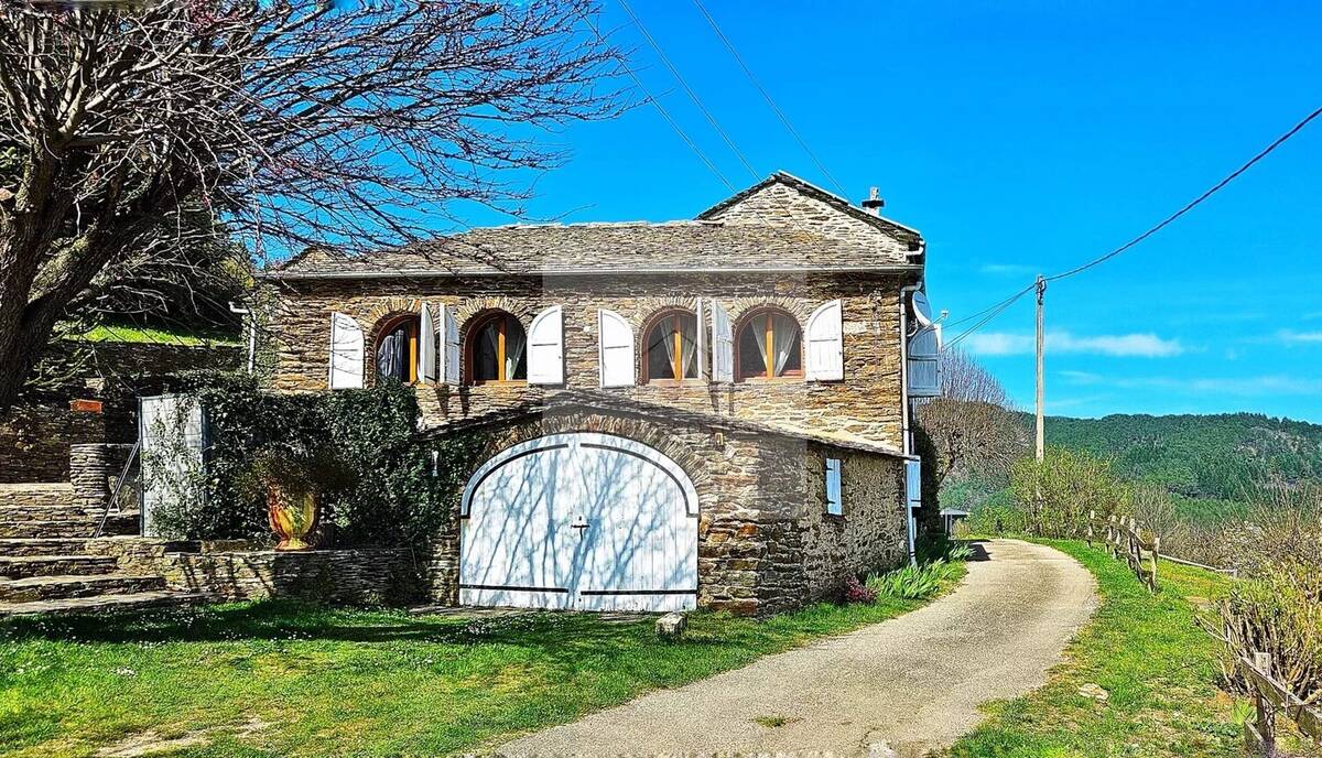 Maison à LE COLLET-DE-DEZE