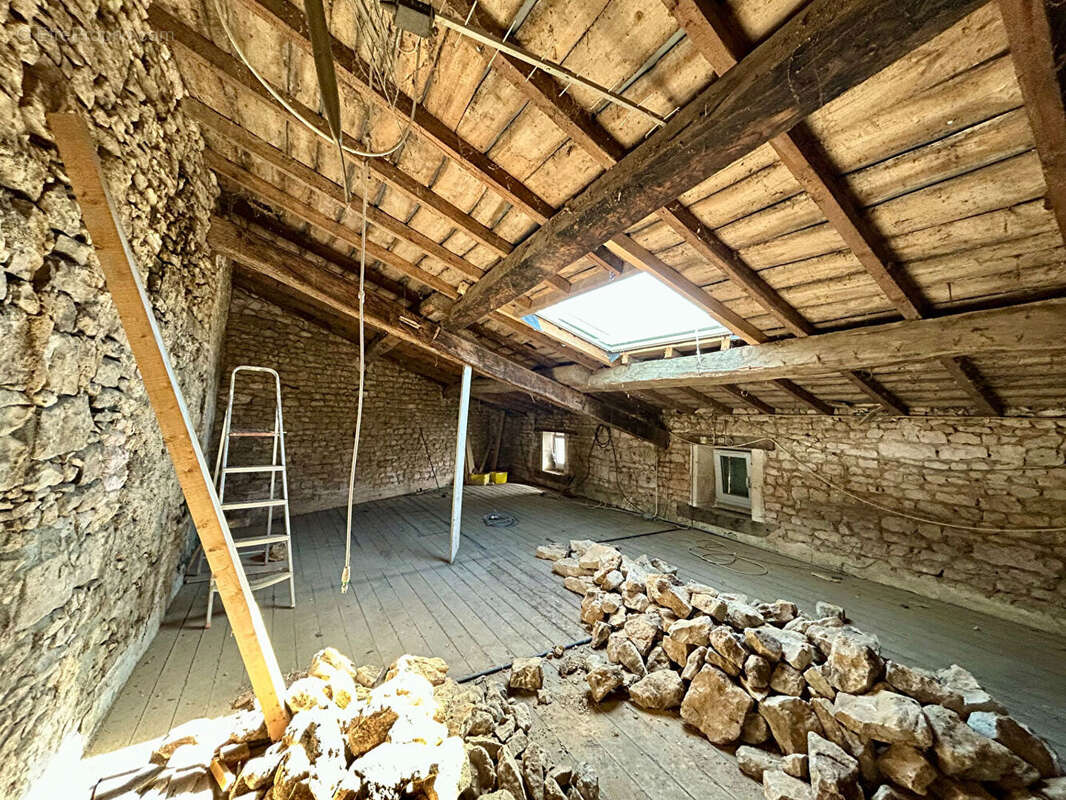 Maison à AZAY-LE-BRULE