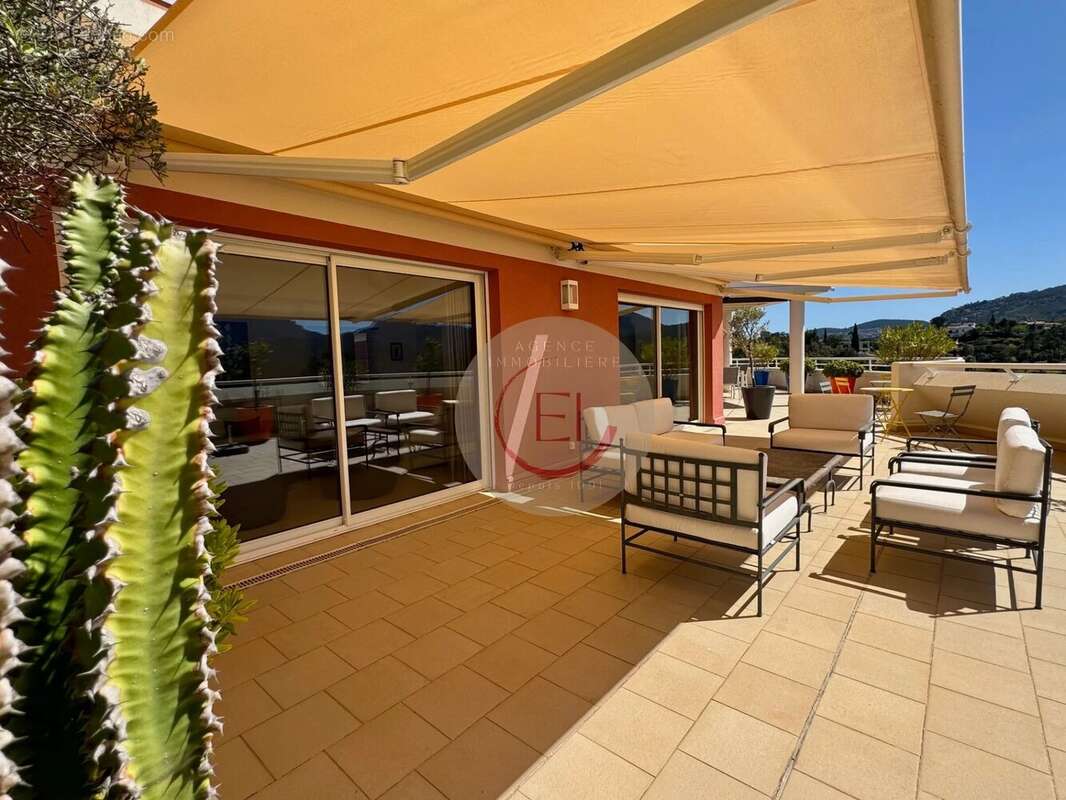Appartement à MANDELIEU-LA-NAPOULE