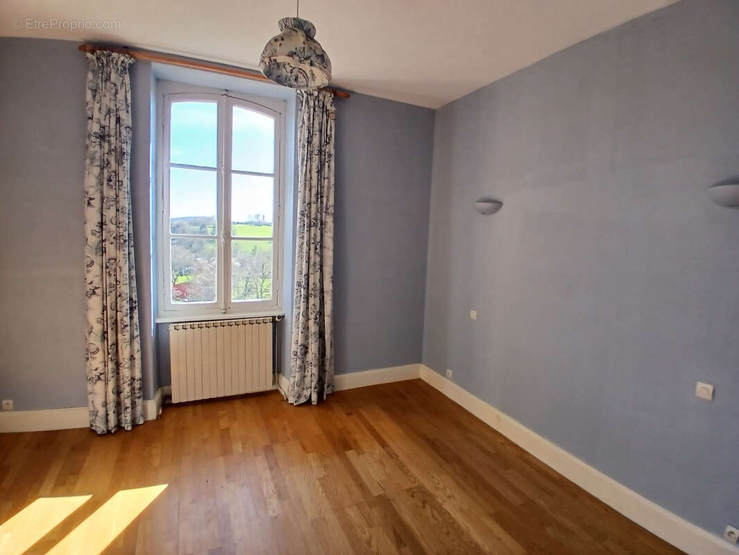 Maison à SAINT-LEGER-DE-FOUGERET