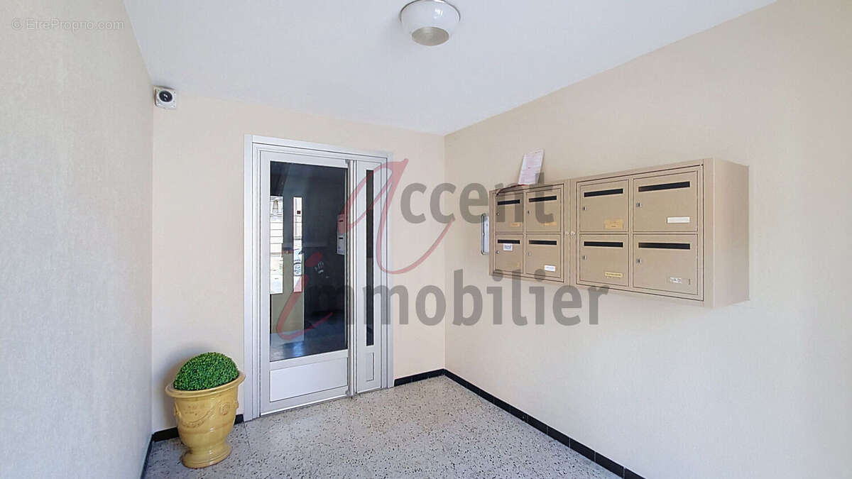 Chateaurenard : Appartement de 3 chambres avec triple balcons et parking privé - photo 16