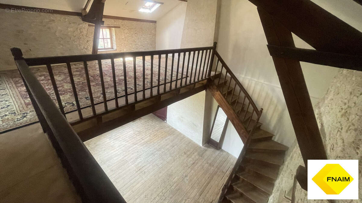 Maison 113 m² à La Croix-Blanche  - photo 6