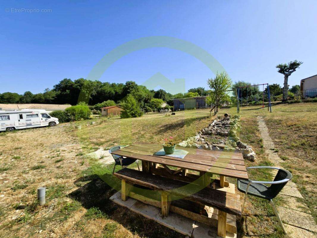 Maison à SAINT-BONNET-SUR-GIRONDE