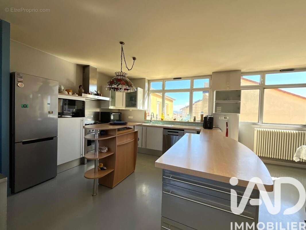 Appartement 160 m² à Saint-Etienne  - photo 4