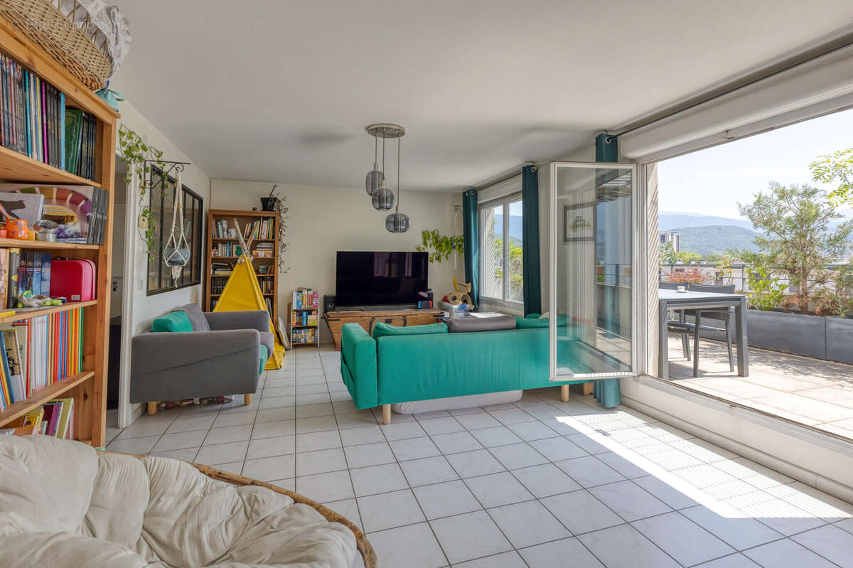 GRENOBLE Vigny Musset - T4 de 95m2 en étage élevé avec grande terrasse, cave et garage double - photo 2