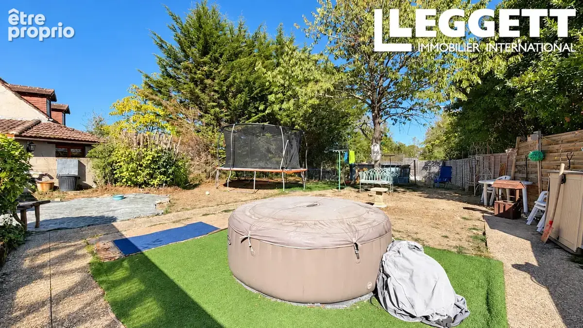 Charmante maison de caractère avec dépendances, terrain et piscine chauffée - photo 9