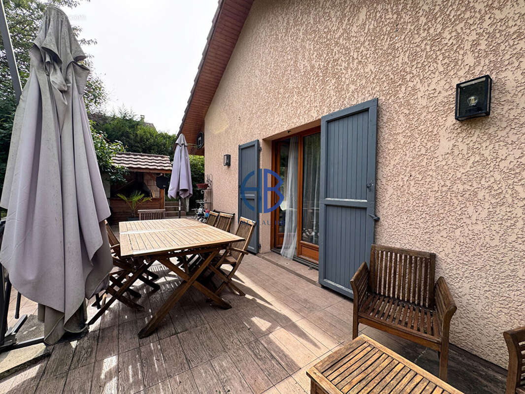 Maison à MONTREVEL
