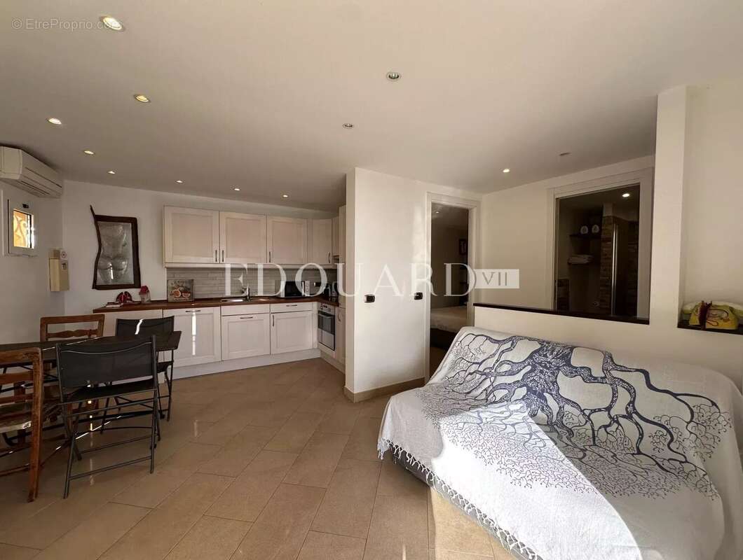 Appartement à ROQUEBRUNE-CAP-MARTIN