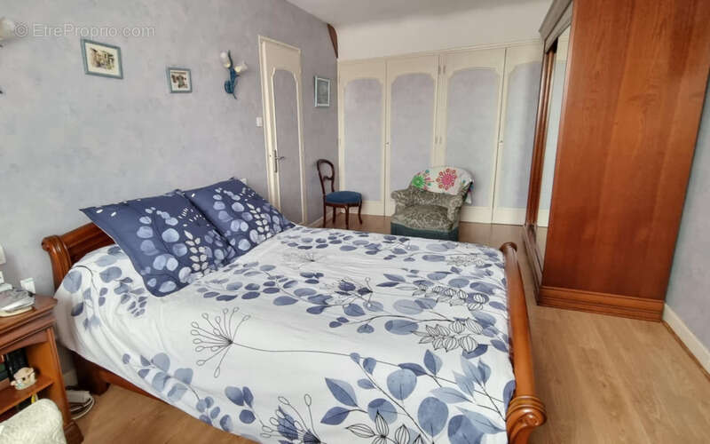 Maison à SAINT-PANTALEON-DE-LARCHE