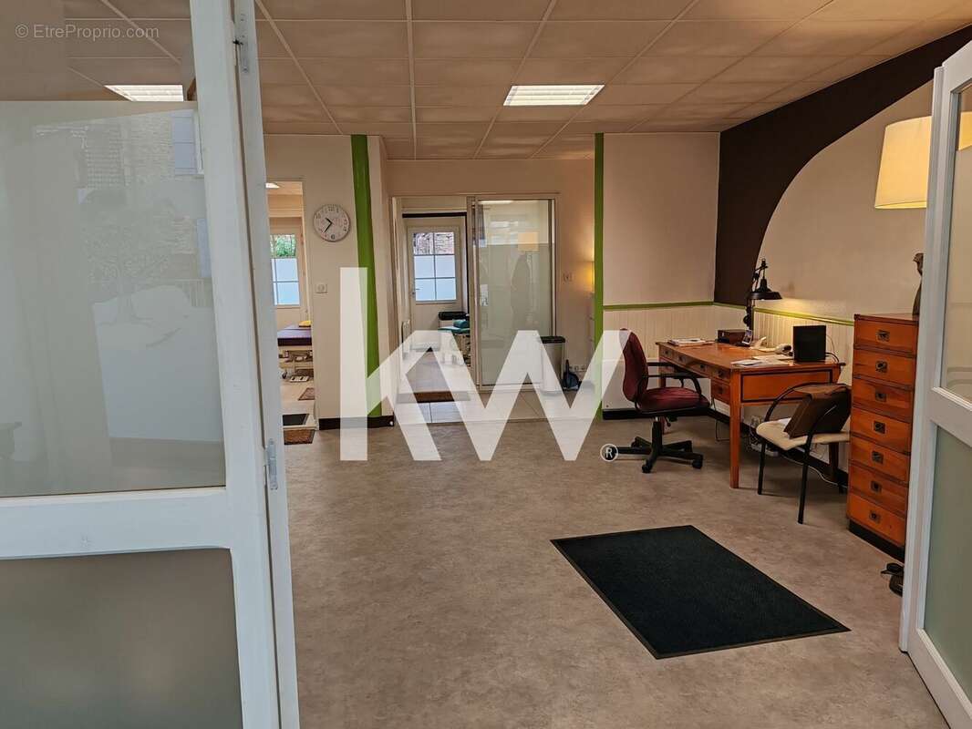 Commerce à SAINT-YRIEIX-LA-PERCHE