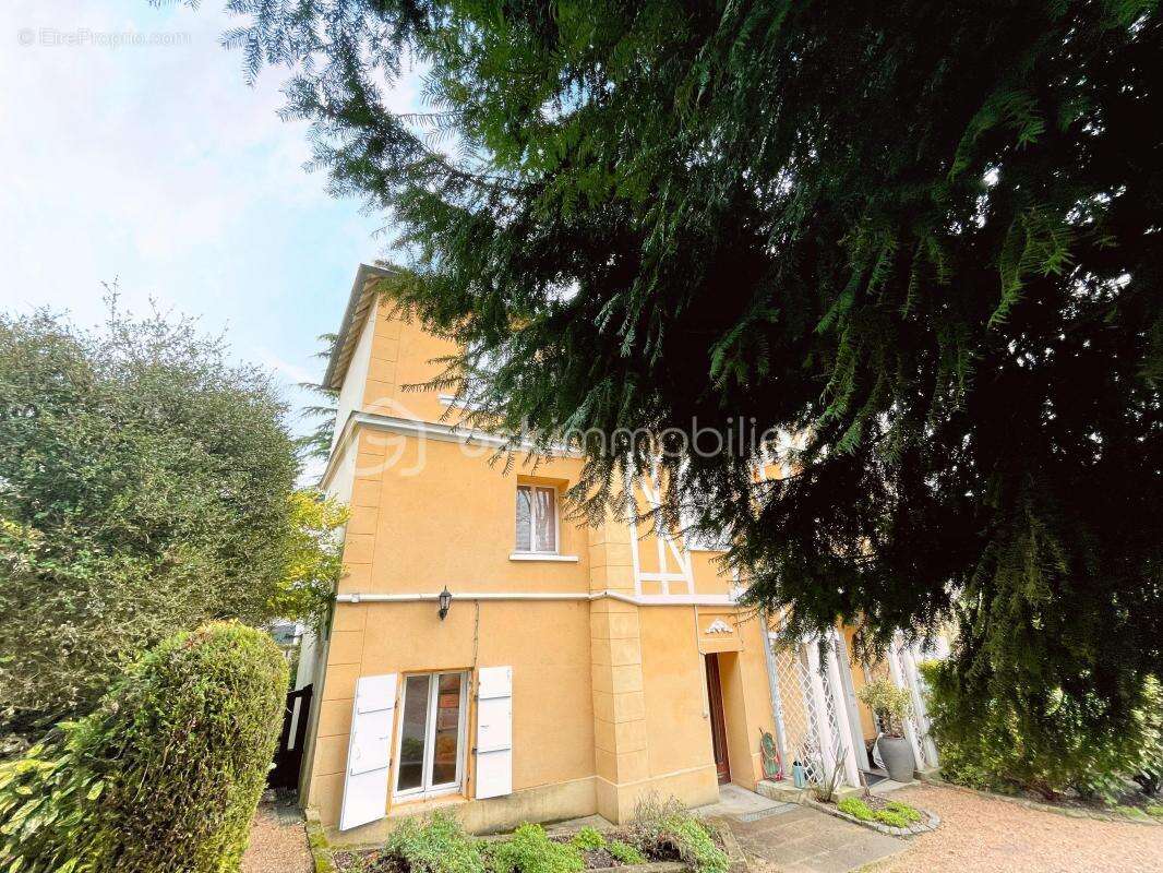 Appartement à L'ETANG-LA-VILLE