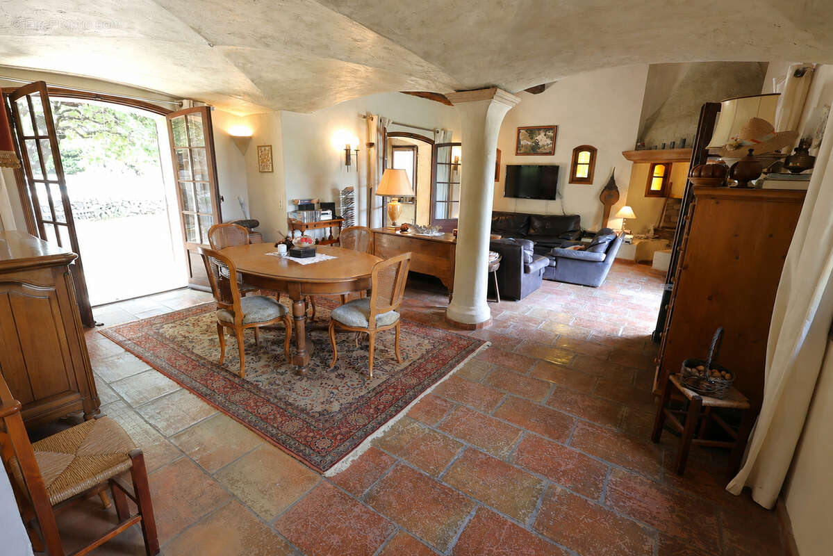 Maison Peymeinade Type Mas provençal avec piscine et terrain de 3190 m² - photo 13