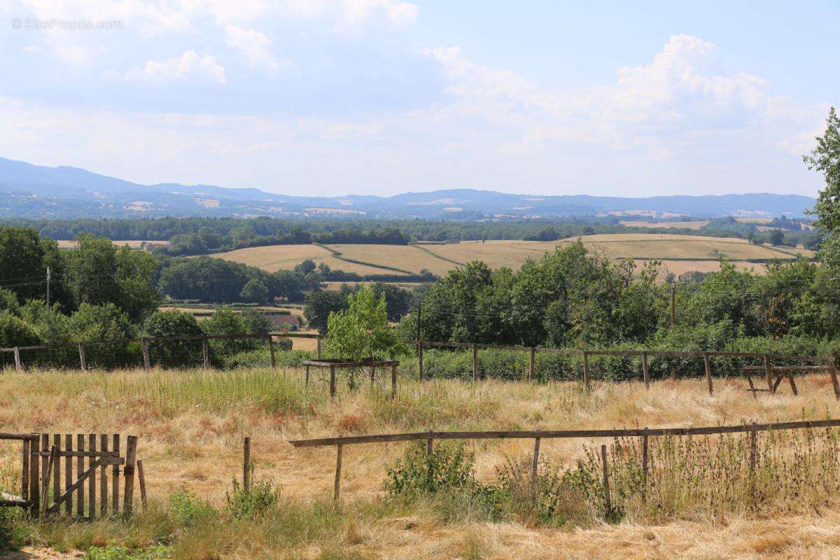 Demeure historique du 18ème avec dépendances dominant la vallée de l'Arroux - photo 2