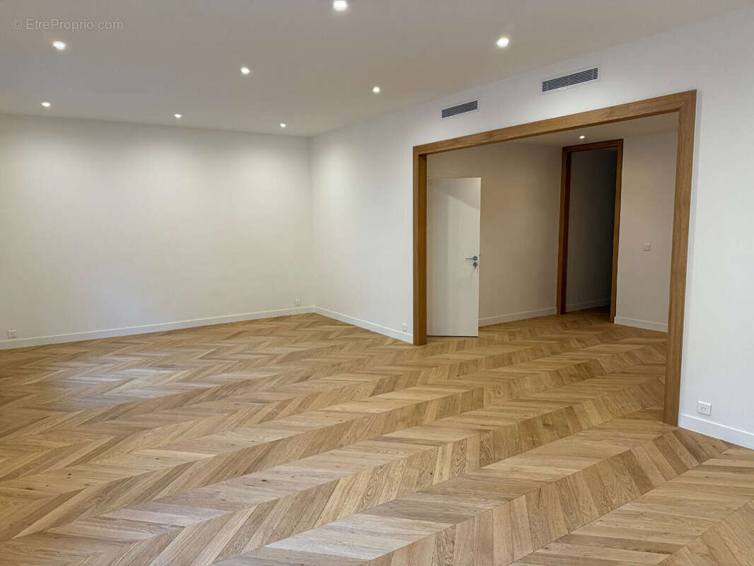 Commerce à PARIS-7E