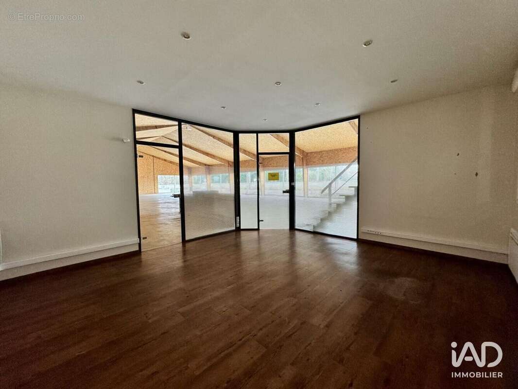 Photo 4 - Commerce à VERNANTES