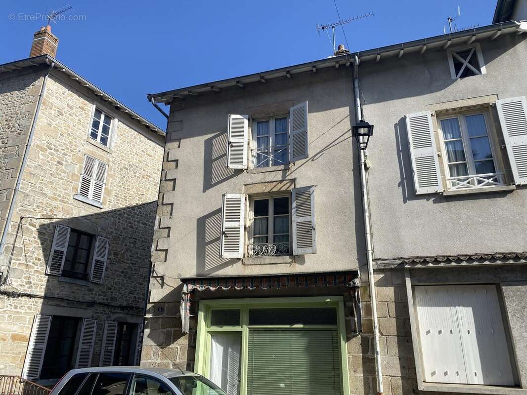 Maison à EYMOUTIERS
