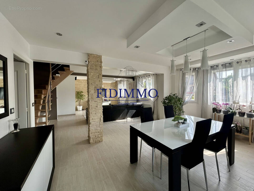 Maison à CHENNEVIERES-SUR-MARNE