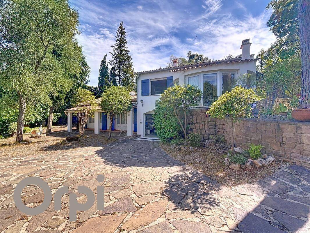 Maison à ROQUEBRUNE-SUR-ARGENS