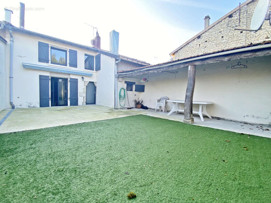 Maison à MENIL-LA-HORGNE