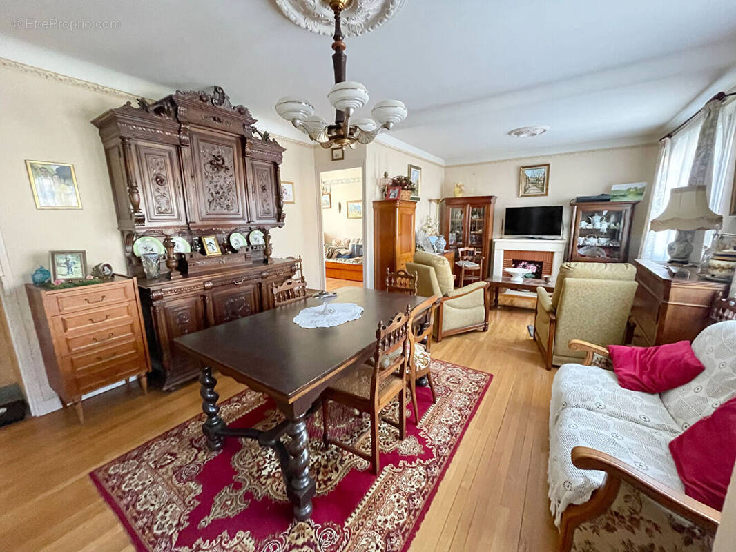 Maison à SAINT-CYR-SUR-LOIRE