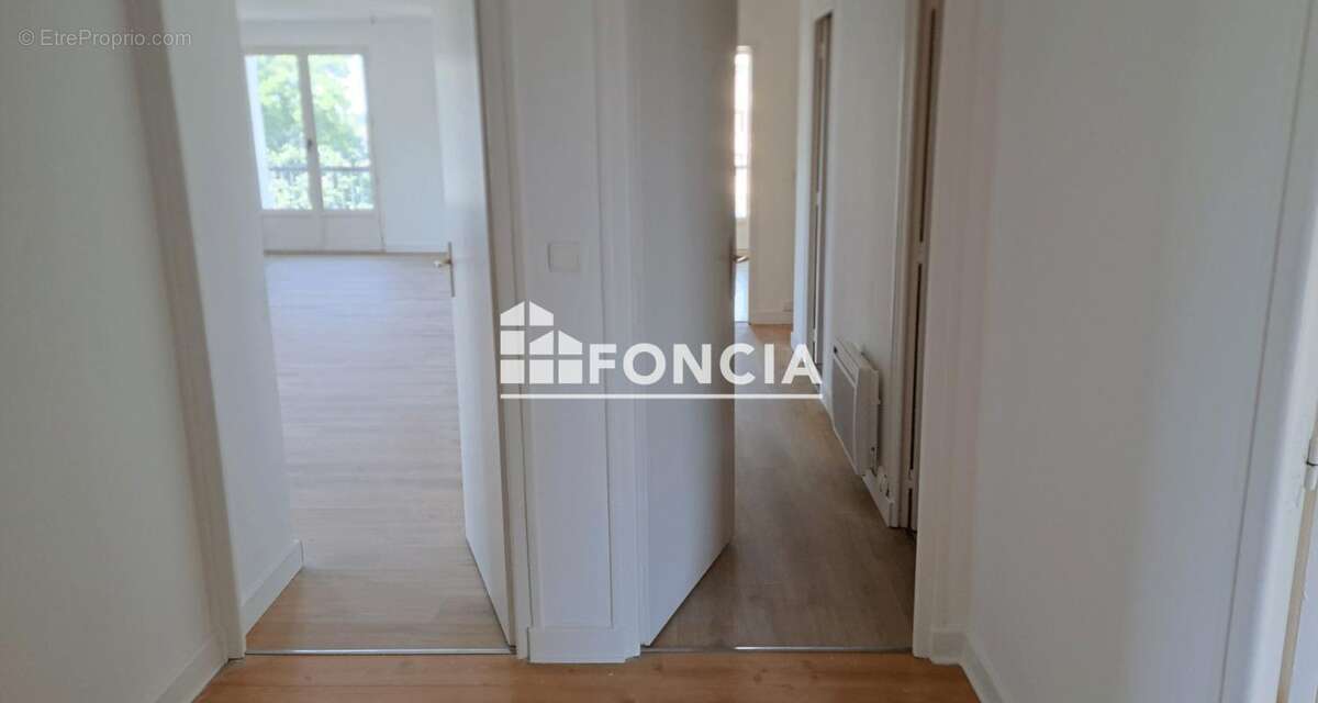 Centre ville - appartement renove - photo 5