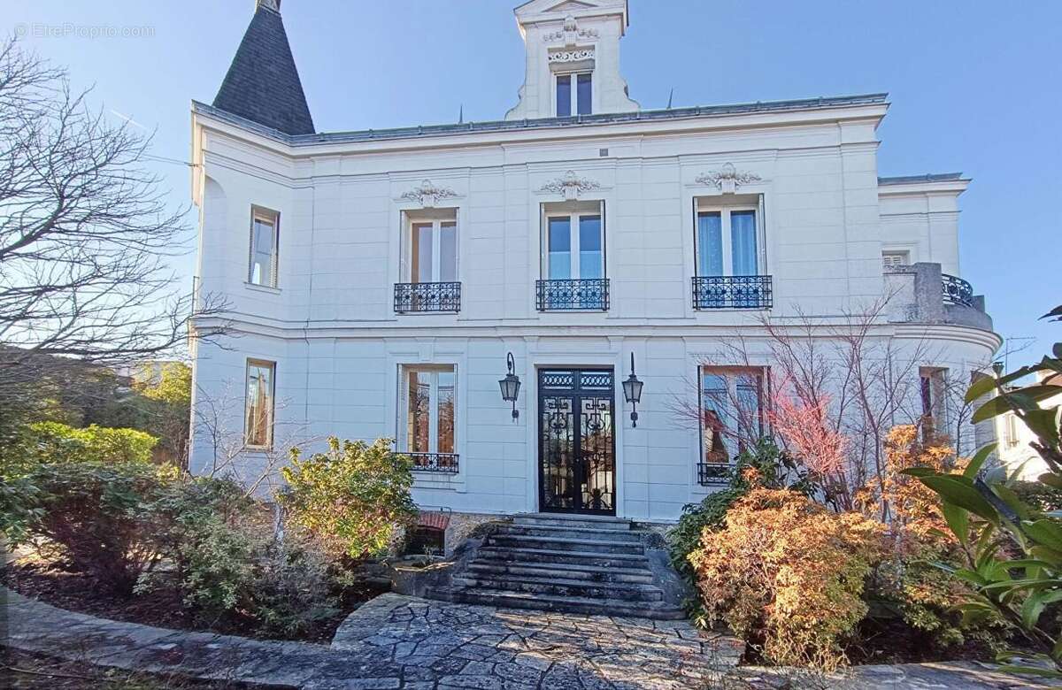 Maison à SAINT-MAUR-DES-FOSSES