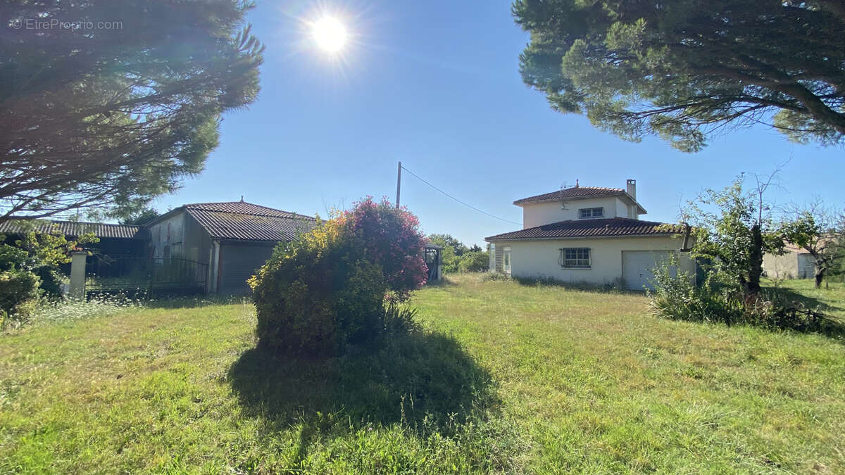 Maison à CHENAC-SAINT-SEURIN-D&#039;UZET