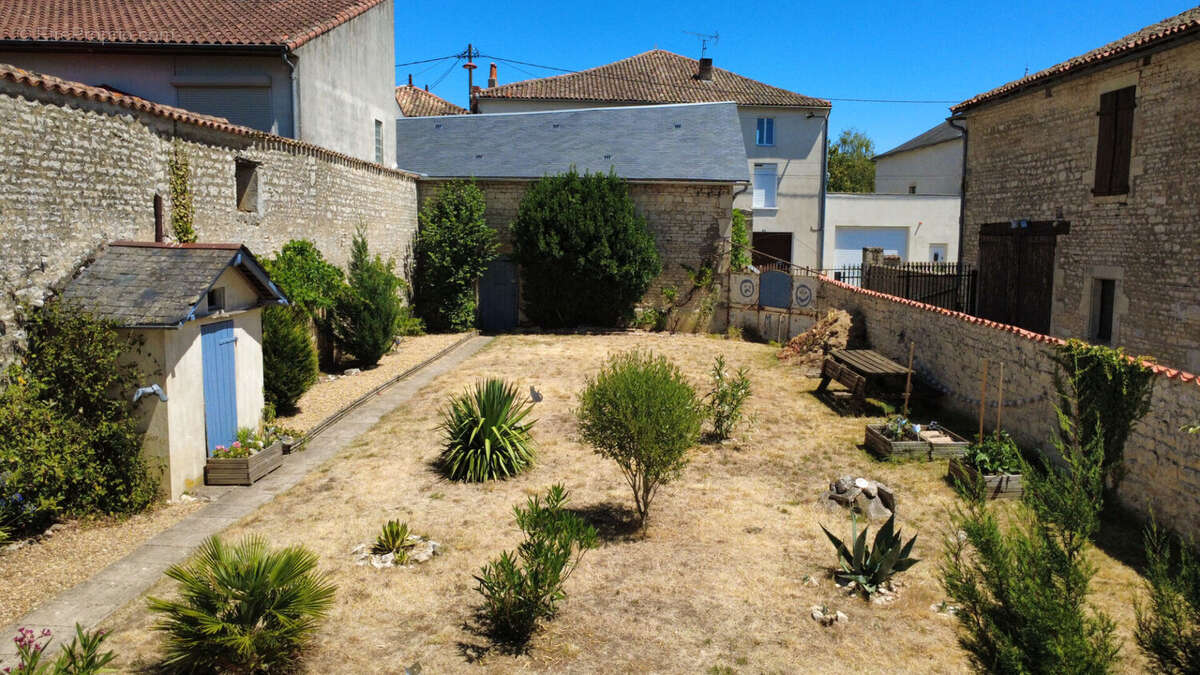 Maison 260m² à sauzé-entre-bois - photo 17