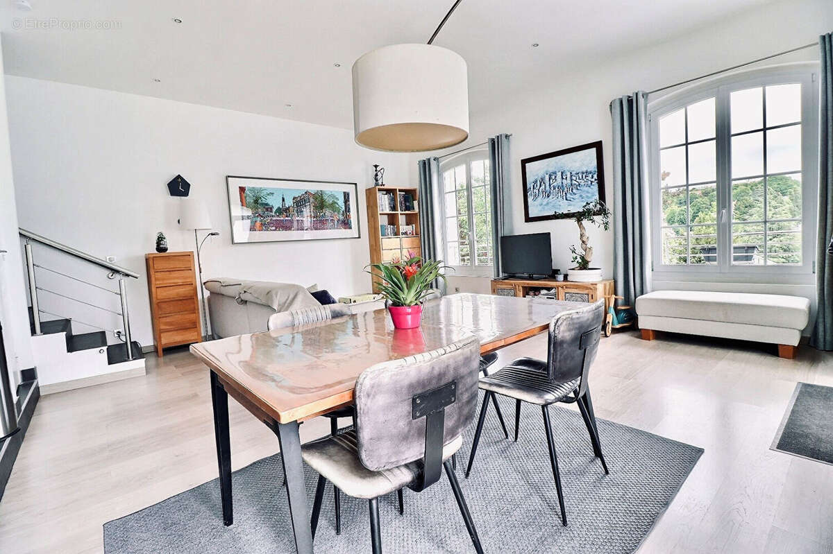 Appartement à MAREIL-MARLY