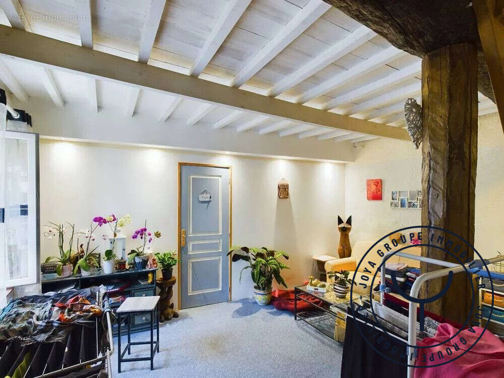 Appartement à MAIZIERES-LA-GRANDE-PAROISSE