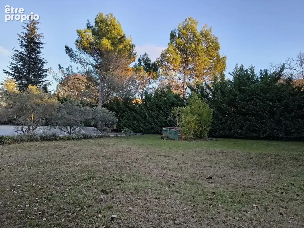 Terrain à ROBION