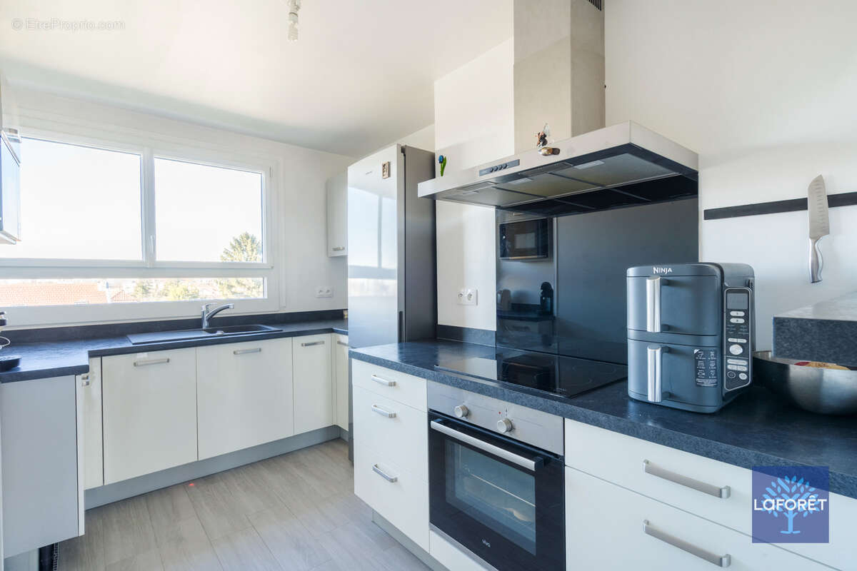 Appartement à LES PAVILLONS-SOUS-BOIS