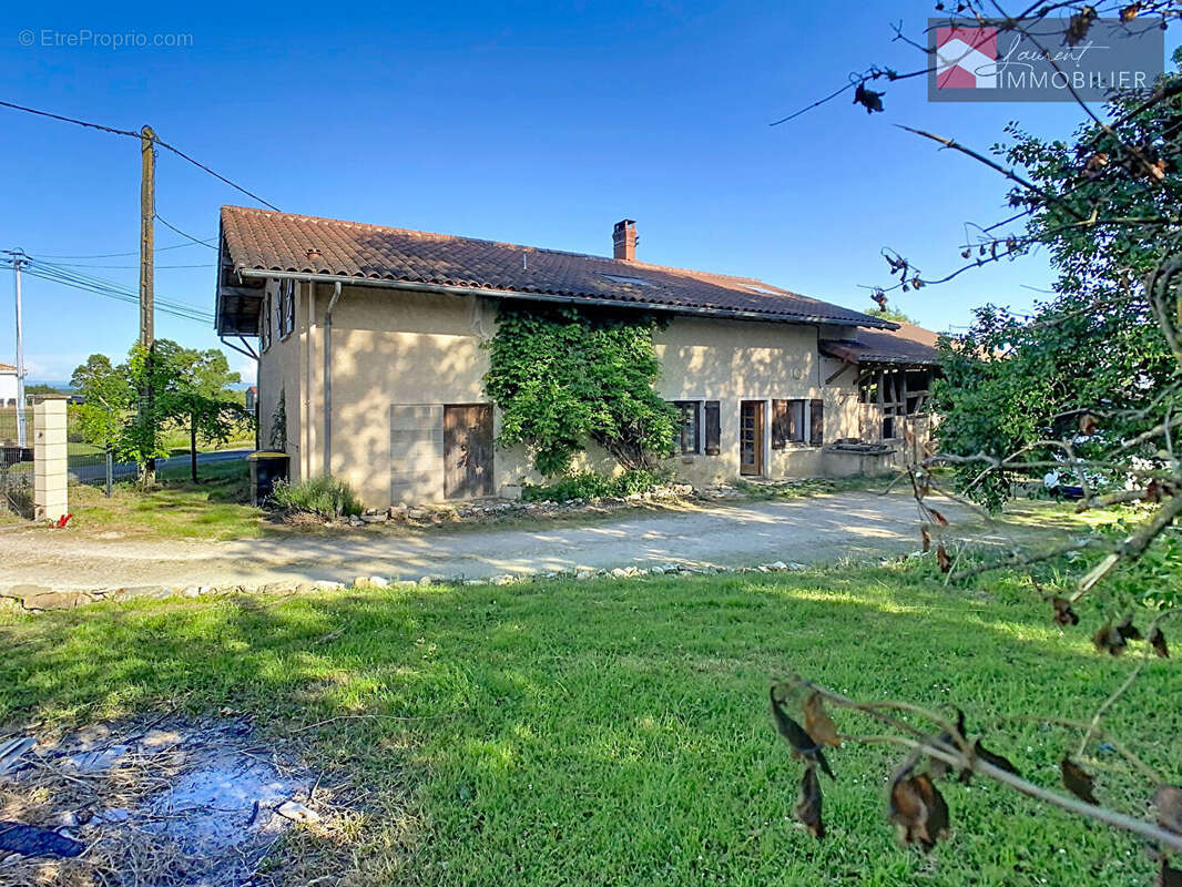 Corps de ferme, 4 chambres, dépendances - 01560 SERVIGNAT - photo 2