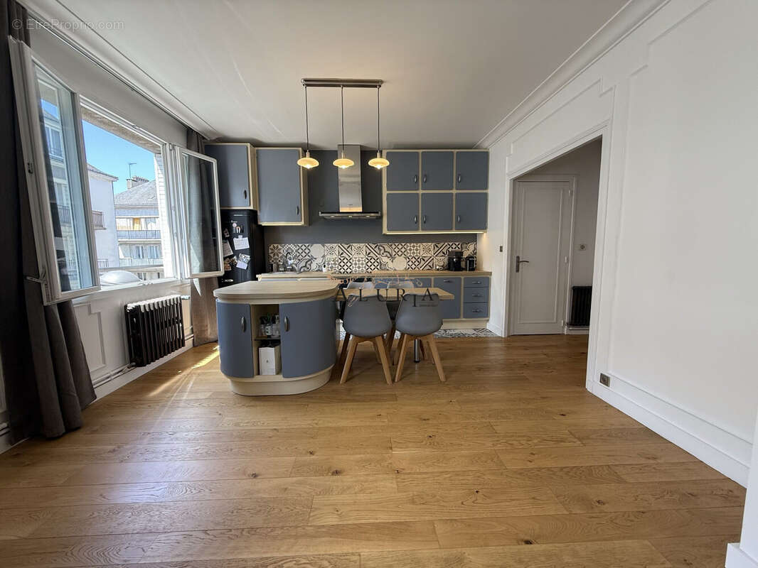 Appartement 64 m² à Tours  - photo 2