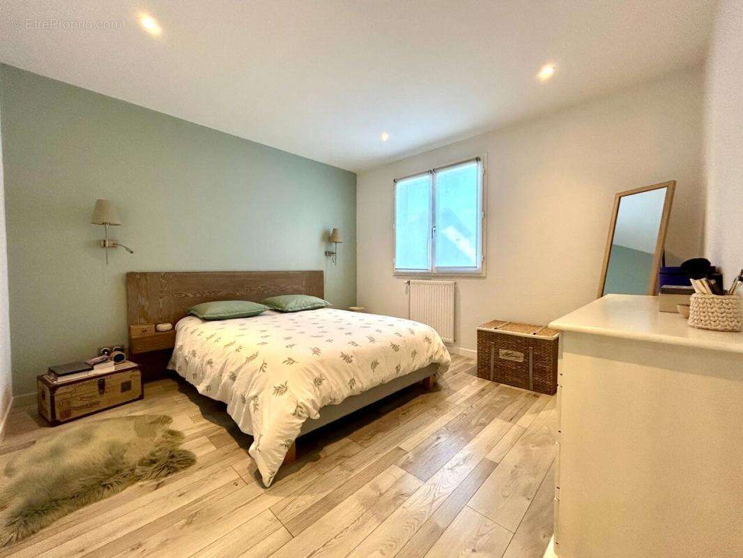 Appartement à BOURG-DE-PEAGE
