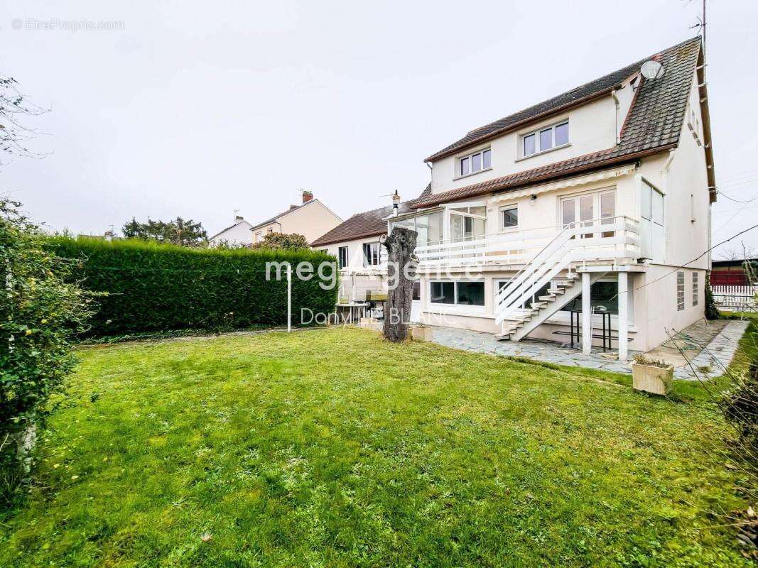 Maison à MAINVILLIERS