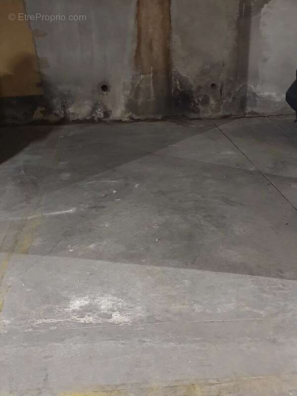 Parking à PARIS-16E