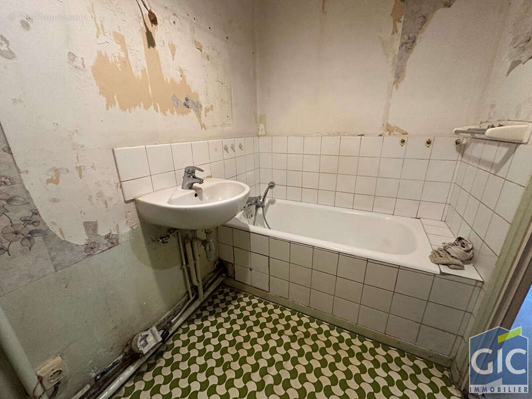 A vendre dans le gic/bi un 4pp herouville belles portes - photo 12