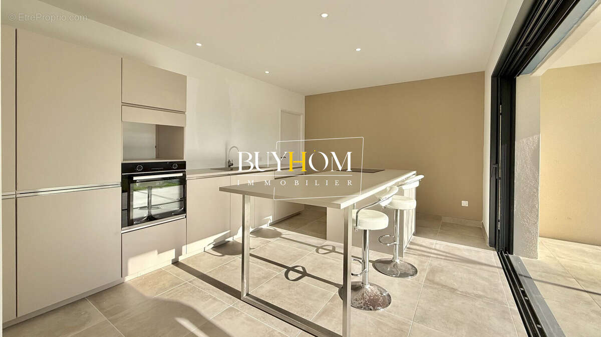 Maison à L'ISLE-SUR-LA-SORGUE