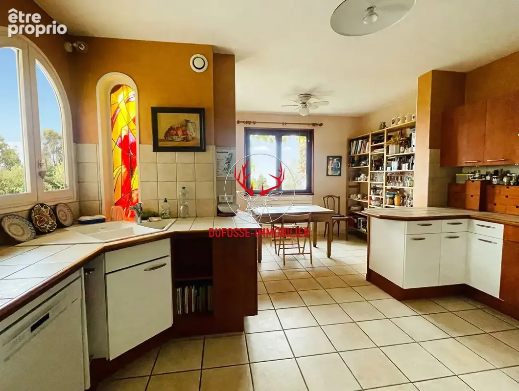 VAL D'OINGT (69620)  Belle Propriété Familiale avec Espace Indépendant 87 m² pour activité Libérale et Gîte de 62 m², sur 2 400  - photo 4