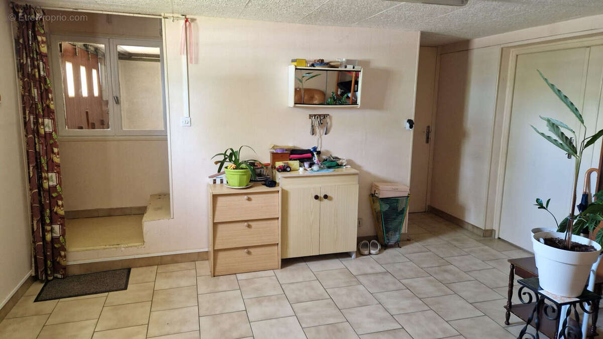 Pavillon sur sous-sol - 5 pieces - 4 chambres - photo 12