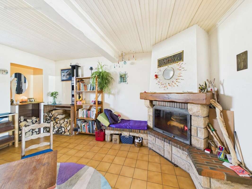 Maison à LA ROCHE-EN-BRENIL