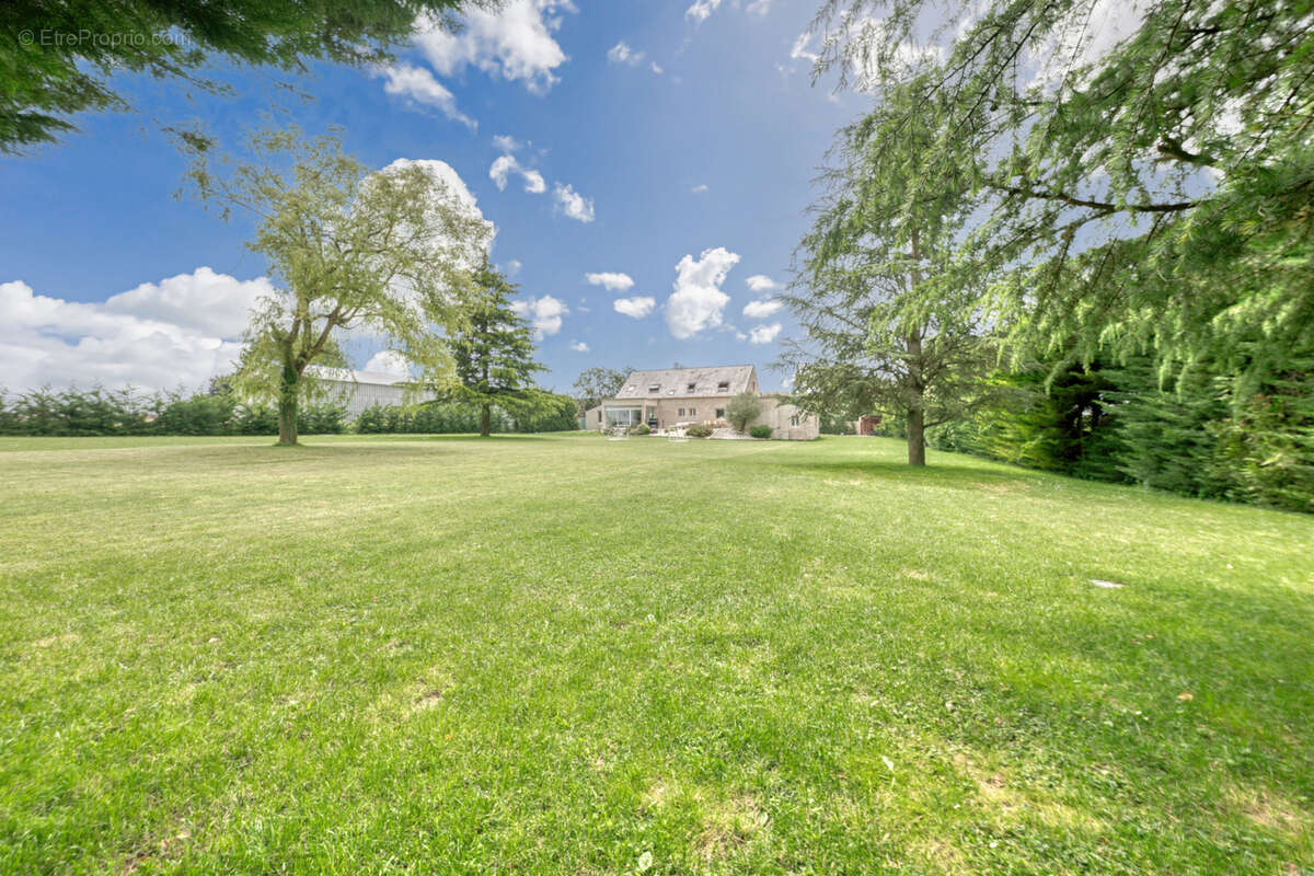 Maison à TILLAY-LE-PENEUX