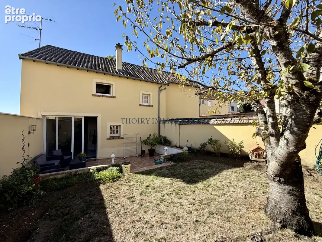 Maison ancienne de 4 pièces avec combles aménageables et grange en dépendance. - photo 12