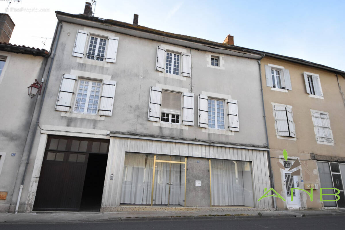 Maison à CHARROUX