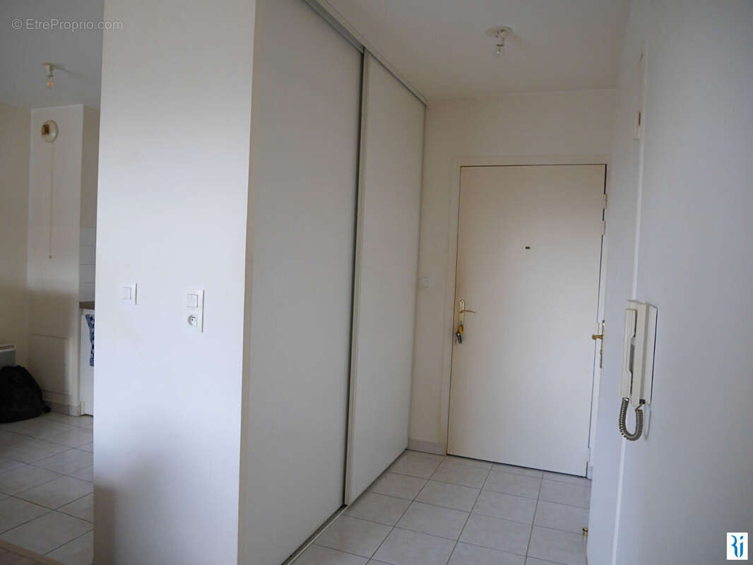 Appartement à LE MESNIL-ESNARD