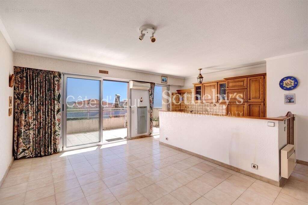 Appartement à VALLAURIS