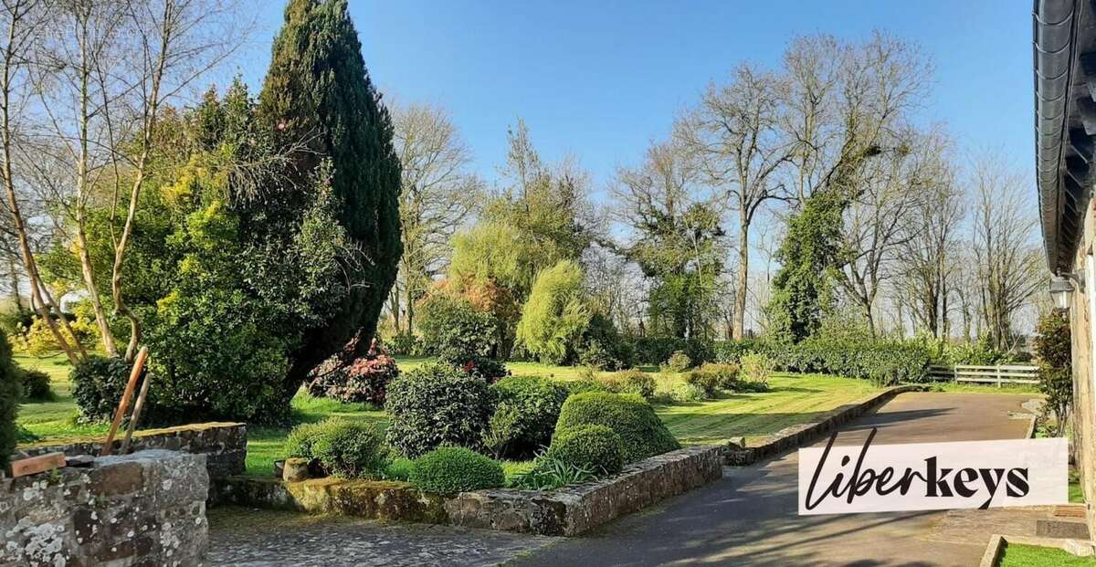 Maison à LA ROCHE-DERRIEN